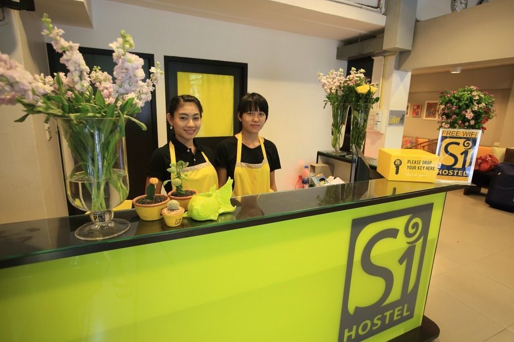 S1Hostel Bangkok Exteriör bild